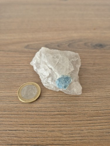 Aquamarin beryl auf quarz - aquamarin,