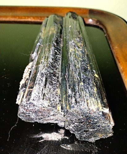 Schwarzer rohstein mineral - schwarzer,